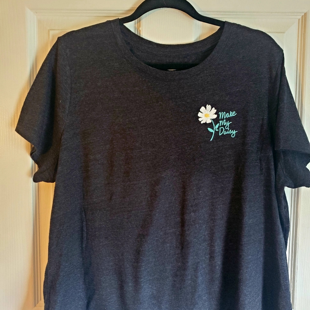 Women's Old Navy T shirt